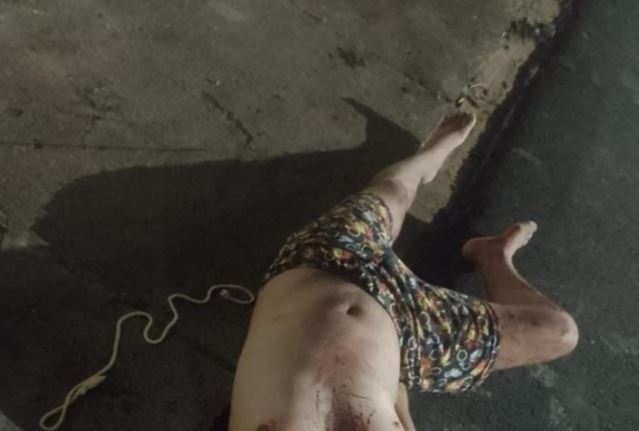 Criminosos invadem casa, arrastam homem para fora e o executam no meio da rua no Amazonas