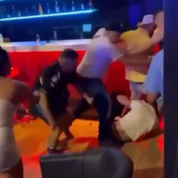 PM é brutalmente espancado em boate após confusão por mulheres, veja vídeo