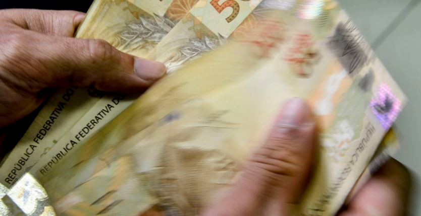 Lei obriga empresas a publicarem online salários de homens e mulheres