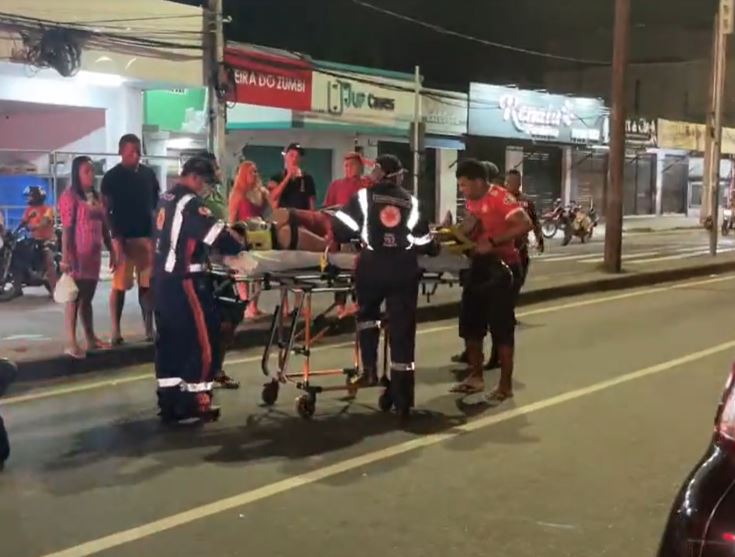 Atropelamento deixa três pessoas feridas em avenida de Manaus