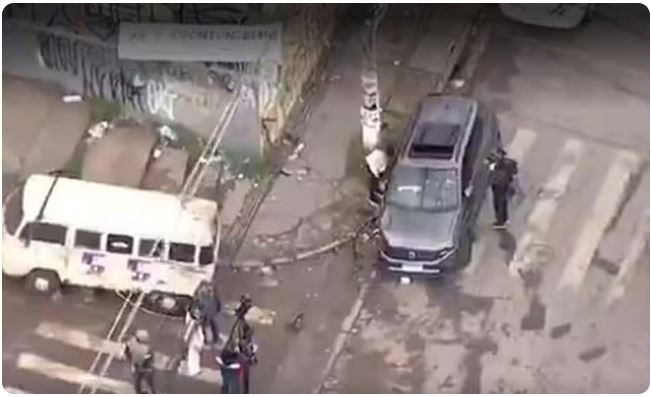 Polícia resgata casal sequestrado após rastrear celular e bandido acaba morto