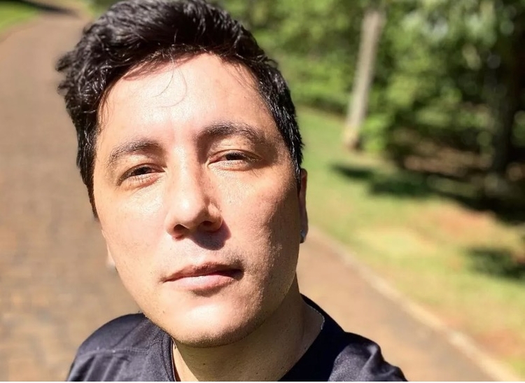 Com covid, cantor do Br’OZ deixa UTI mas segue internado e pede orações 