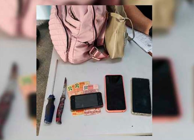 Dupla é presa após ameaçar e roubar mulheres com faca e chave de fenda em Manaus