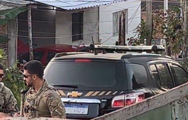 PF deflagra operação na comunidade Cidade das Luzes em Manaus