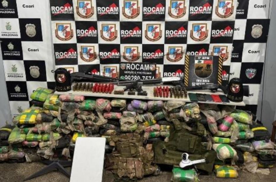 Piratas de rio são presos com arsenal e 350 kg de drogas avaliados em R$ 7 milhões em Coari