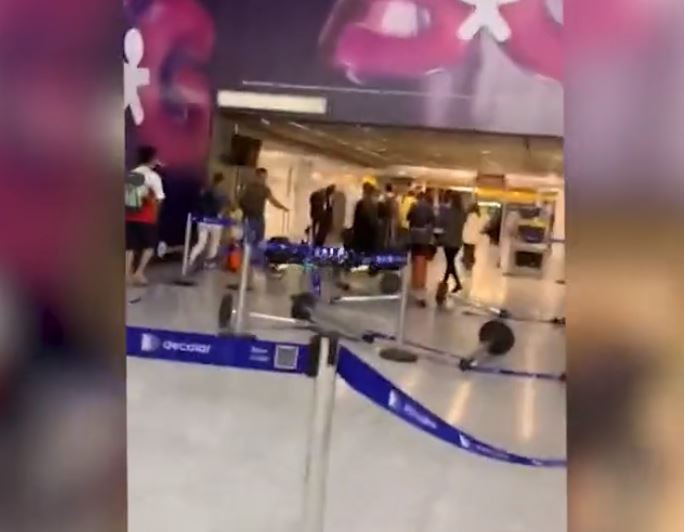 Pânico: Vídeo mostra correria de viajantes durante suposto vazamento de gás em aeroporto