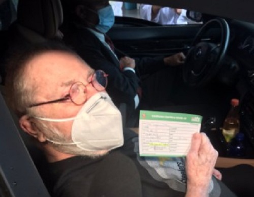 Jô Soares é vacinado contra Covid-19 em São Paulo