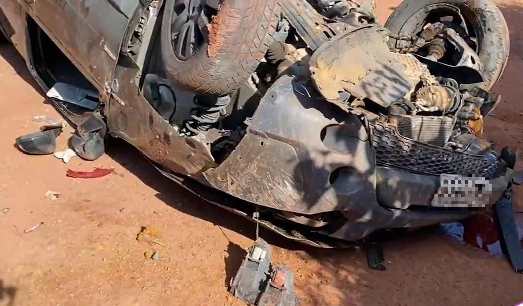 Seis pessoas ficam feridas em acidente após carro tentar desviar de buraco na AM-010