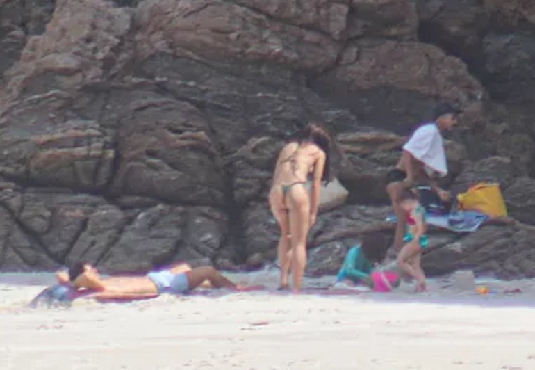 Após comentário em nude, Rafa Kalimann e José Loreto são flagrados juntos em praia