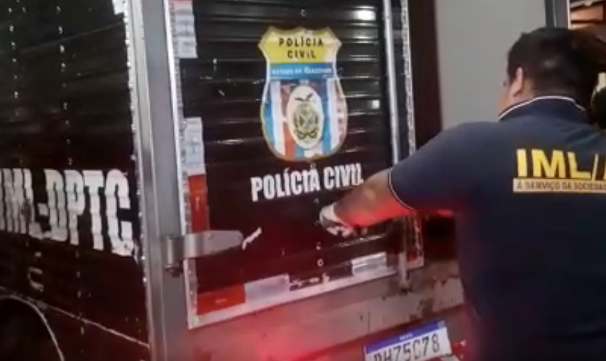 Jovem tenta escapar de atiradores, mas acaba morto em mercadinho de Manaus