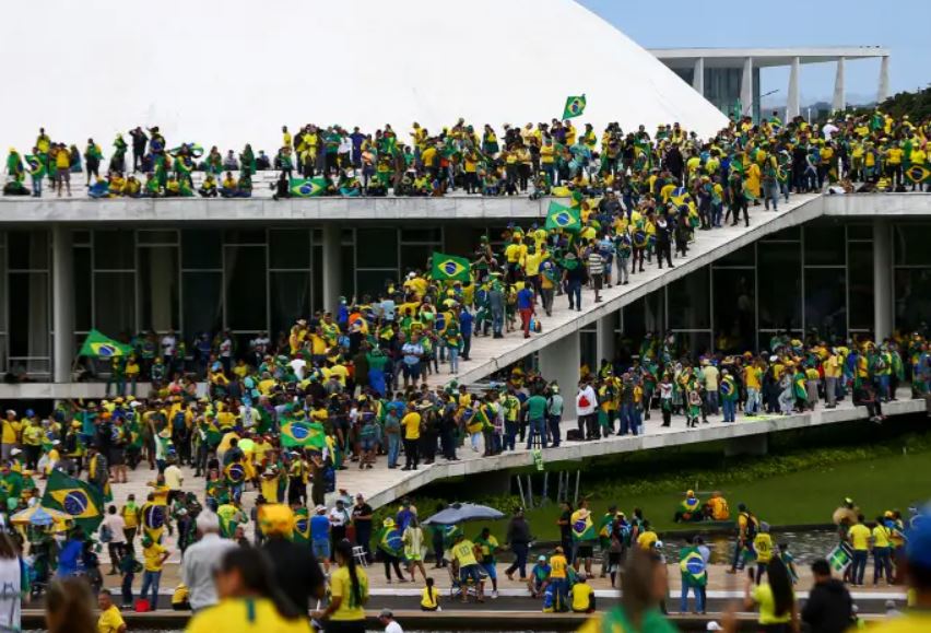 Governo identifica planos de novos atos antidemocráticos para hoje e aciona STF