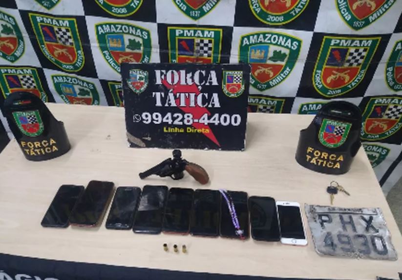 Casal é preso com arma e moto roubada após arrastões em Manaus