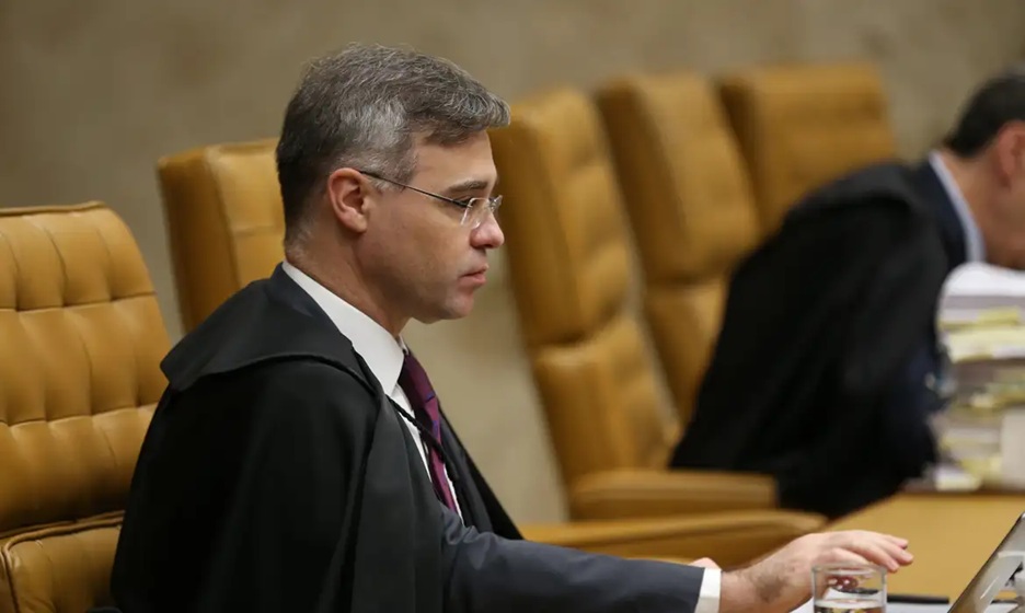 STF: Mendonça vota para manter prisão de investigados por fraudes no INSS