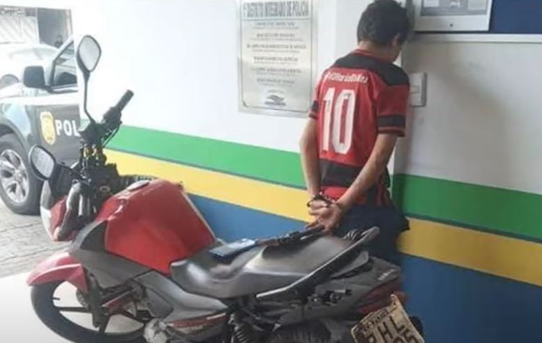 Mulher é presa ao ser flagrada passeando em moto roubada em Manaus