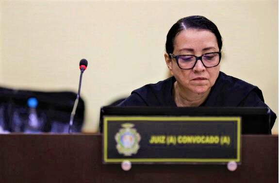 No Amazonas, banco deve indenizar por descontos indevidos de conta desde 2012