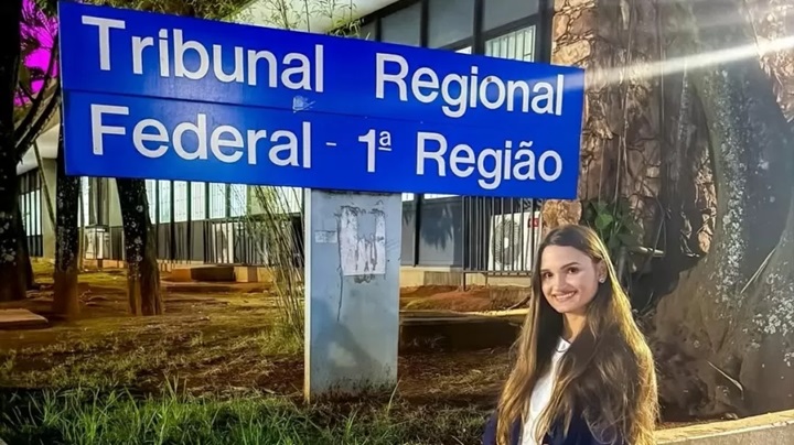 Mineira de 25 anos se torna a juíza mais jovem do Brasil