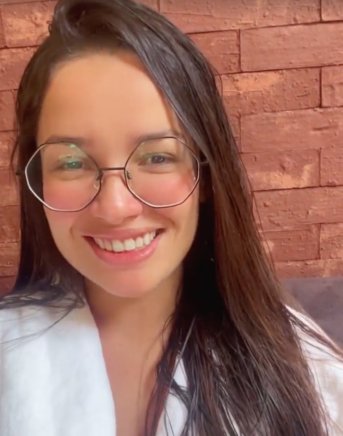 Juliette surge em casa da Anitta e fãs piram: 'vem feat'