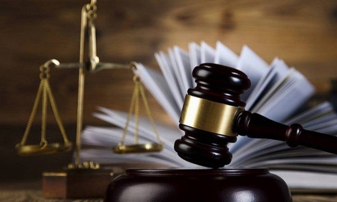 Aprovados em vestibular antes de concluir ensino médio recorrem à Justiça para ingressar na faculdade