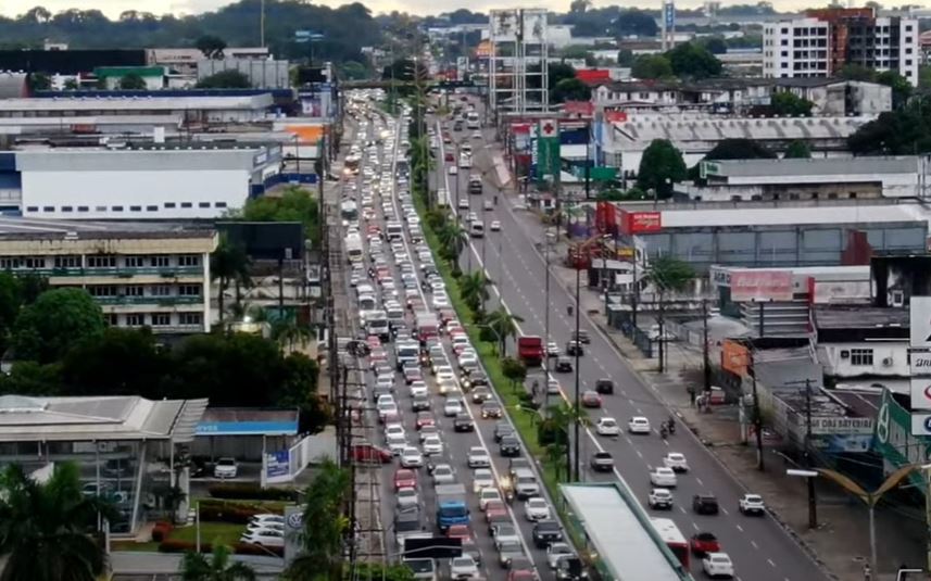 Acidente causa congestionamento quilométrico na av. Torquato Tapajós