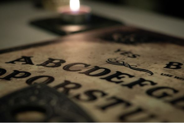 Saiba o que é tabuleiro ouija, última aquisição de Silvio Santos