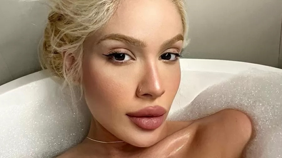 Karoline deixa casa de Éder Militão após fim do relacionamento