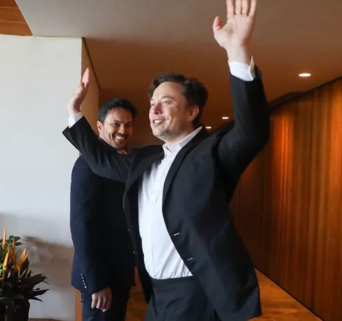 No Brasil, Elon Musk diz que Starlink vai conectar 19 mil escolas e monitorar a Amazônia