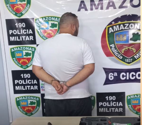 Homem é preso por agredir e manter esposa em cárcere sob mira de revólver em Manaus