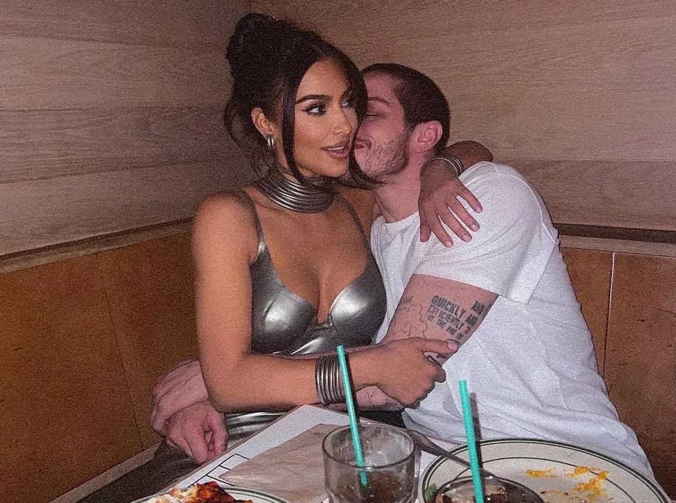 Chega ao fim namoro de Kim Kardashian e Pete Davidson após 9 meses, diz revista