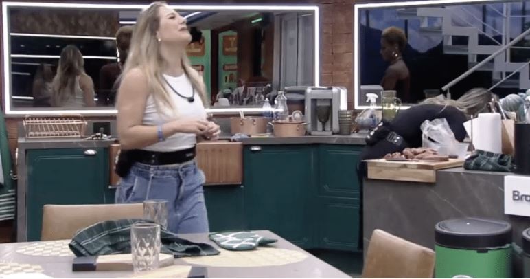 Bruna e Larissa provocam rivais no BBB: 'Querem paz?  comprem pomba branca'