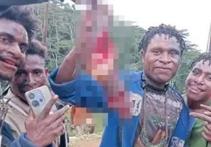 Membros da 'máfia canibal' expõem fotos de partes de corpos prestes a serem devoradas