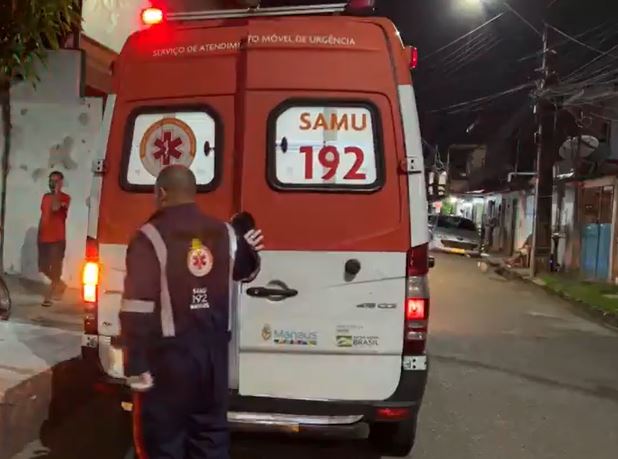 Homem implora por socorro após ser espancado em Manaus