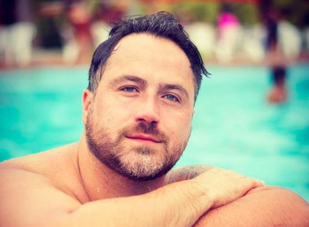 Humorista de A Praça É Nossa, Kleber Lopes, morre por complicações da Covid