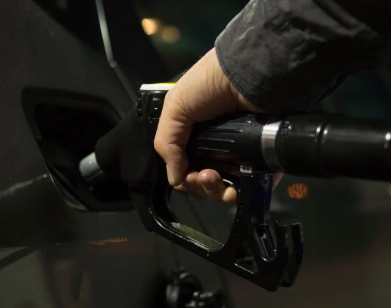 Votação da PEC para aliviar alta dos combustíveis acontece hoje 