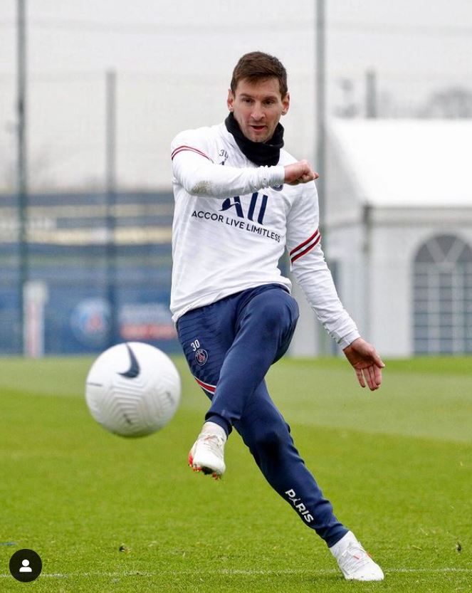 Surto: Messi e outros 3 jogadores do PSG testam positivo para a covid-19