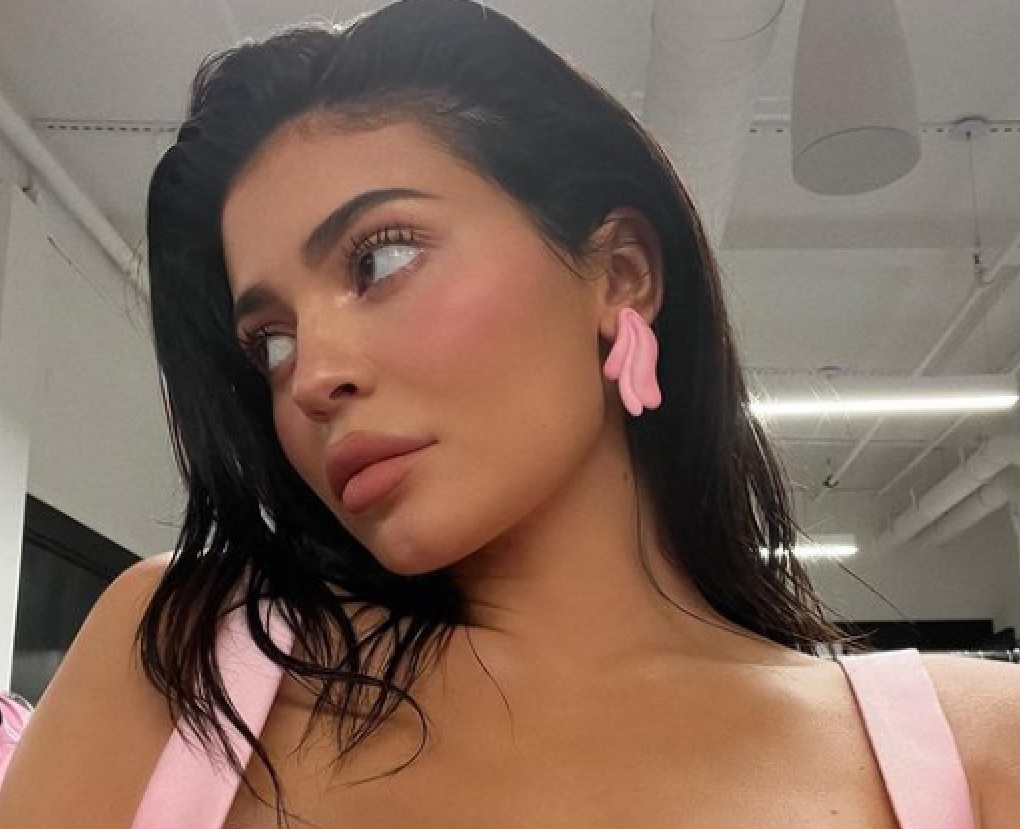 Kylie Jenner faz voos de 3 minutos em jatinho particular e é criticada por internautas