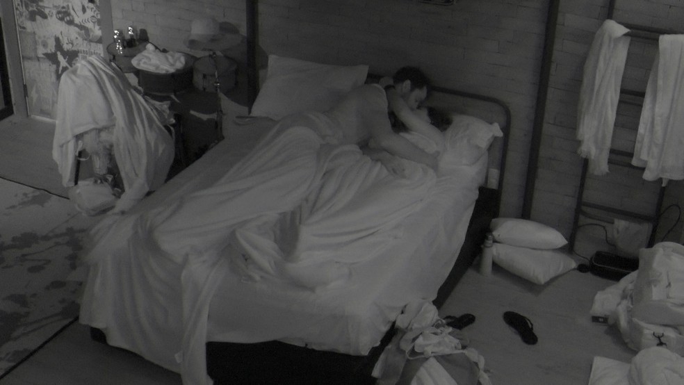 Clima esquenta entre Laís e Gustavo e sister dispara: 'danadinho'