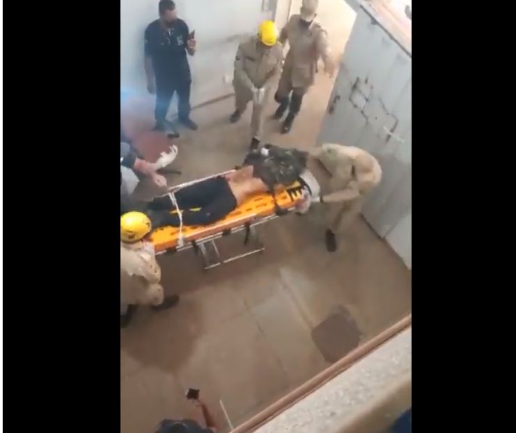 Vídeo mostra Lázaro chegando ao hospital após ser baleado em Goiás