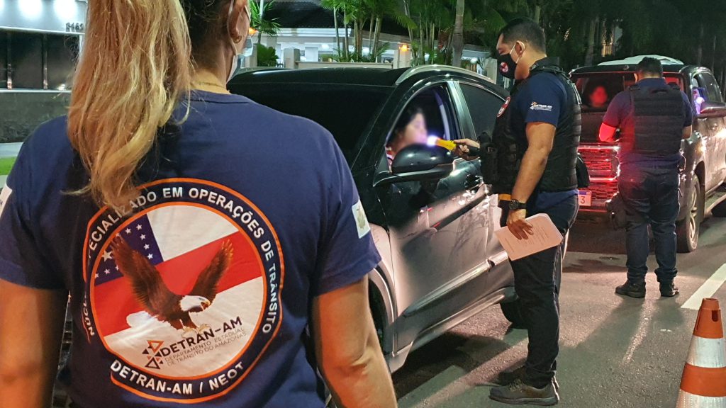 Número de motoristas dirigindo sob efeito de bebida alcoólica cai 20% em Manaus
