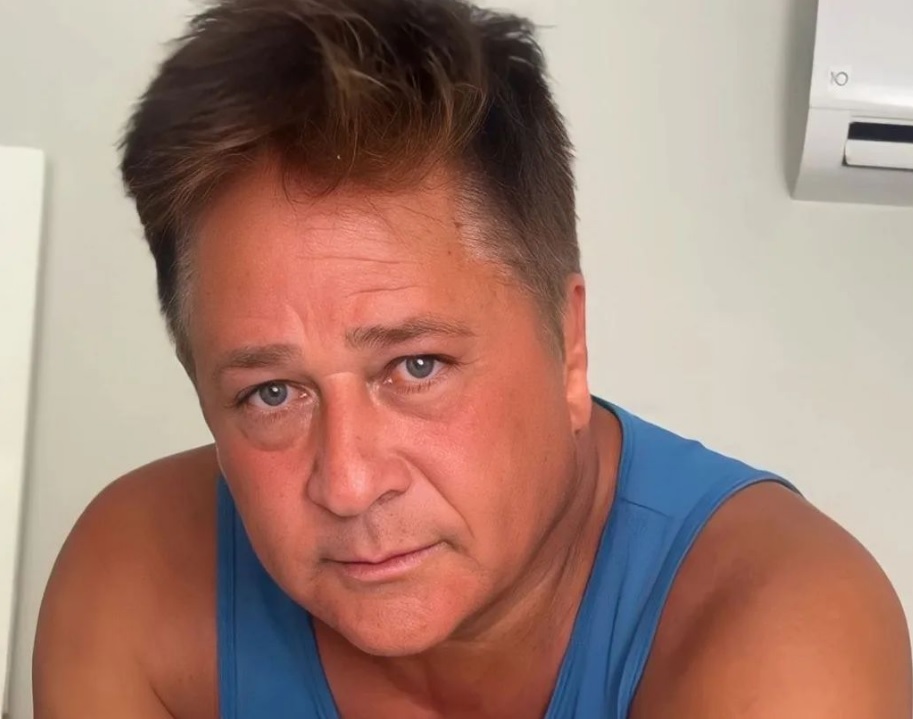 Leonardo se pronuncia após avião carregado de drogas invadir sua fazenda