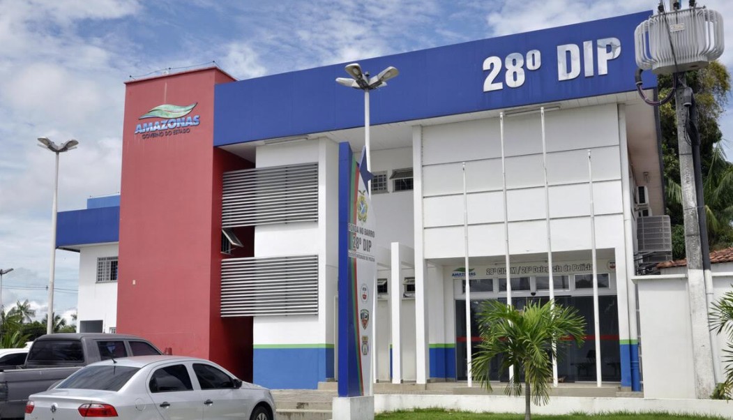 Pai é preso por abusar da filha após levá-la para partida de futebol em Manaus