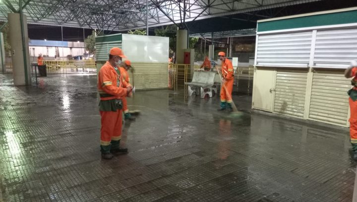 T5 e Amarelinhos são higienizados para conter avanço da Covid-19 em Manaus