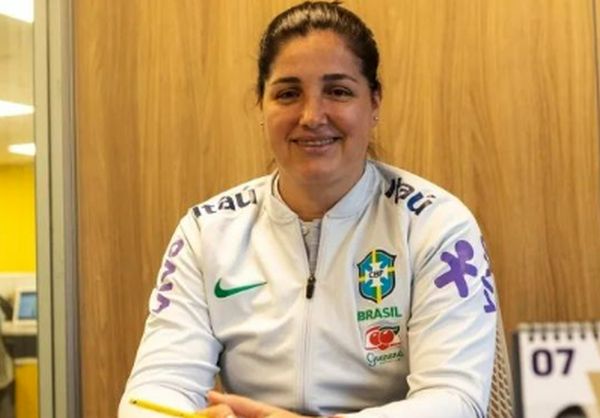 'Lado esquerdo do Brasil era preocupação da ex-técnica da França', diz Lindsay