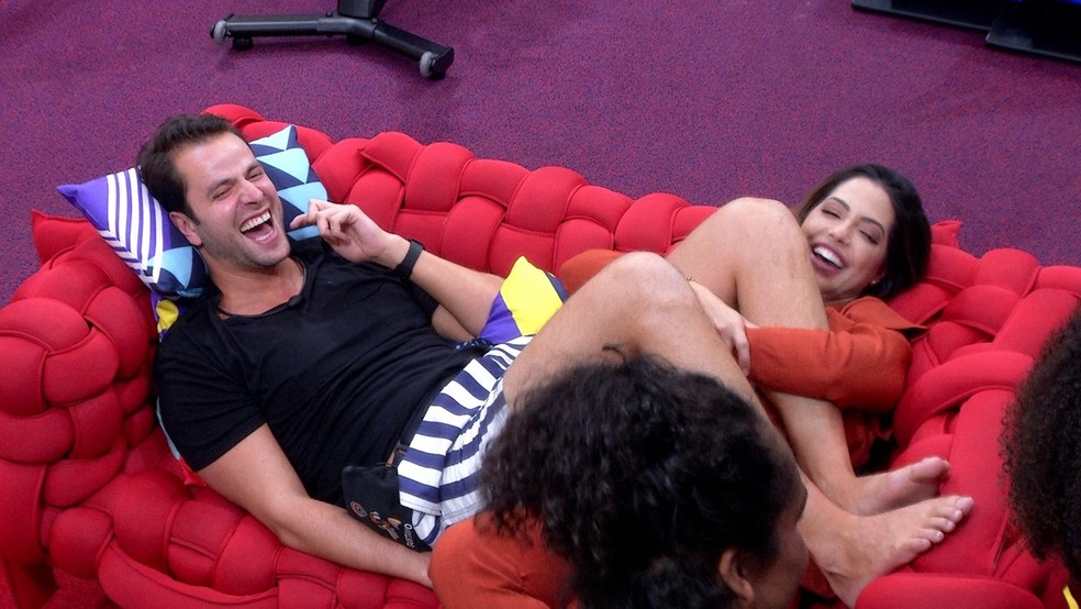 Gustavo volta a falar sobre PA: 'Se eu fosse 2% menos hetero, pegava'