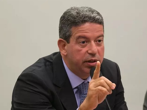 Após prisão de Daniel Silveira, Lira pede 'tranquilidade' na Câmara