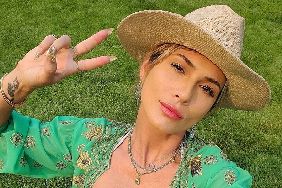 Lívia Andrade volta ao Brasil para gravar programa na Globo após 9 meses nos EUA