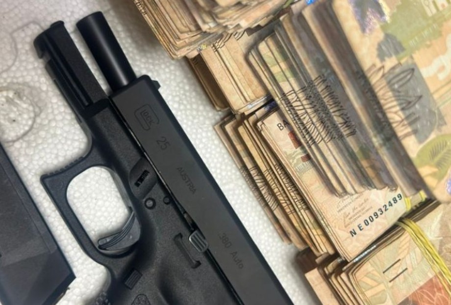 Suspeito de lavagem de dinheiro é preso com R$ 300 mil em Manaus