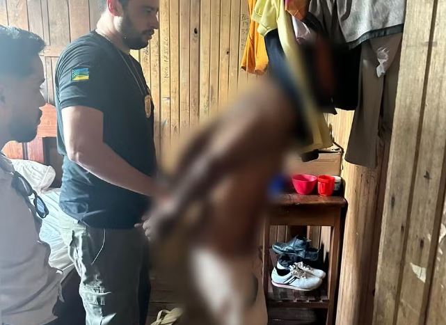 Homem é preso por quebrar cabeça de ex que pediu para reduzir volume do som