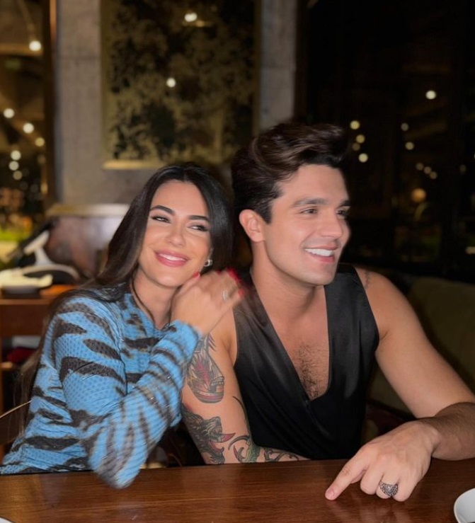 Luan Santana comemora 16 anos do primeiro beijo com Jade Magalhães e se declara