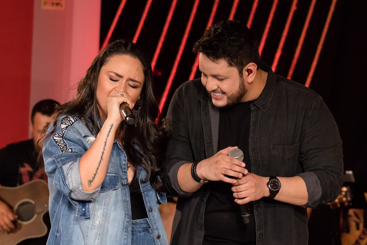 Luiza cancela shows após morte de Maurílio