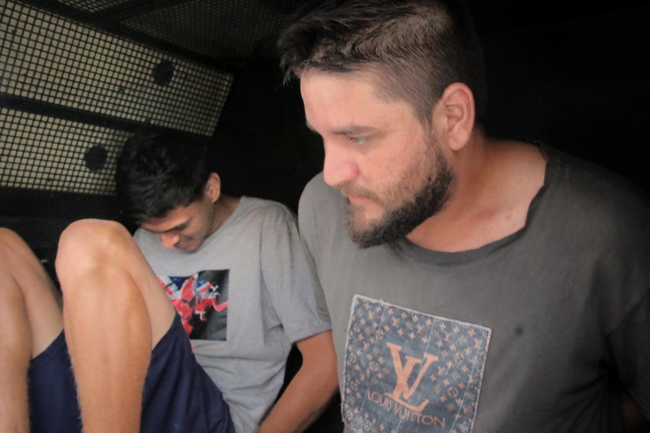 Dupla é presa suspeita matar empresário a tiros em loja no Manoa